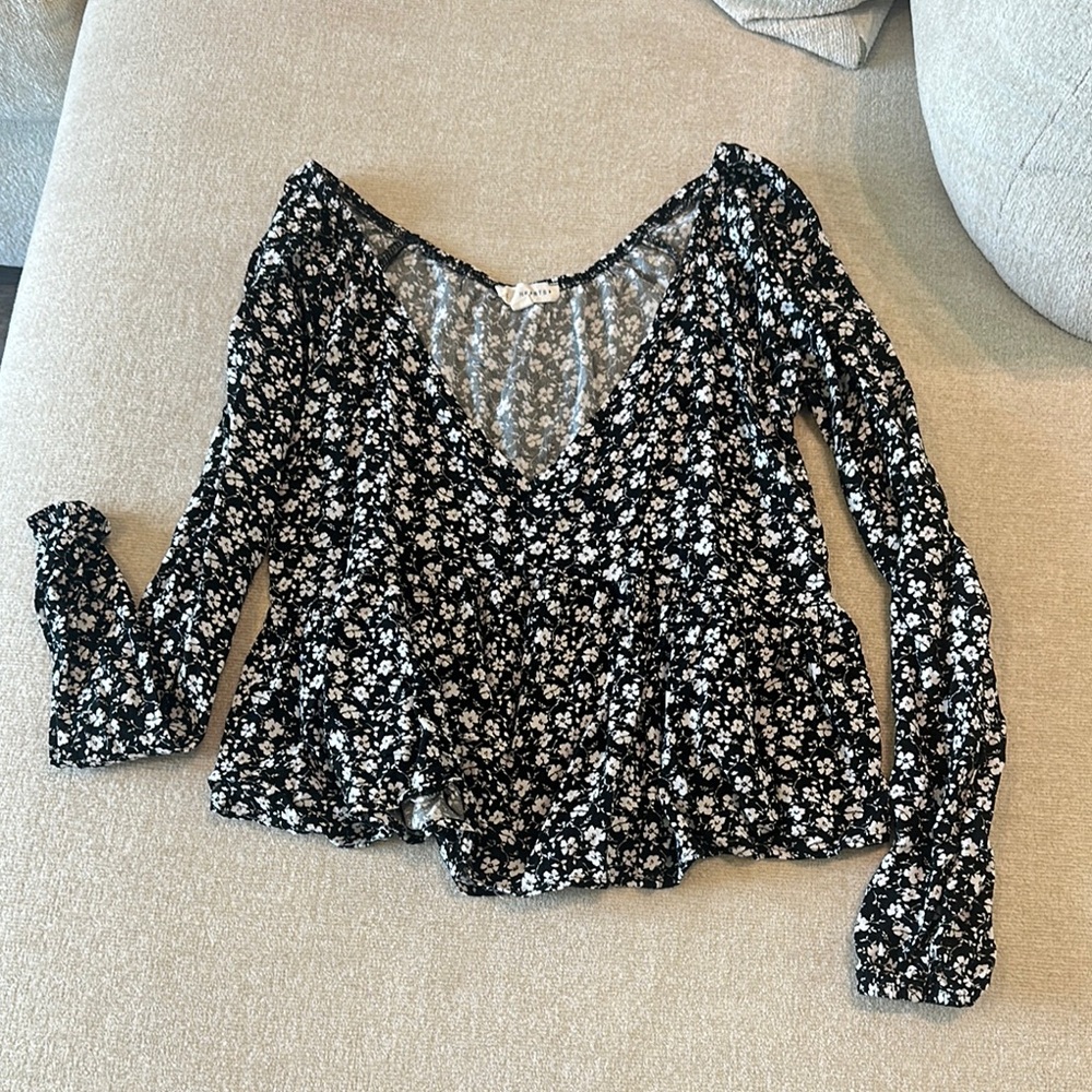 PacSun Black and White Ruffled Fitted Blouse